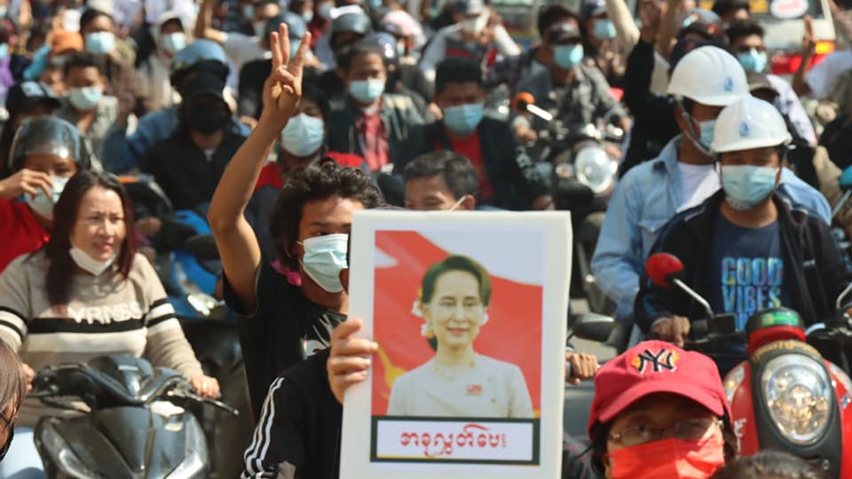 စစ်အာဏာရှင်ဆန့်ကျင်ရေး မုံရွာမြို့ ဆန္ဒပြပွဲ ပြည်သူသိန်းချီပါဝင်