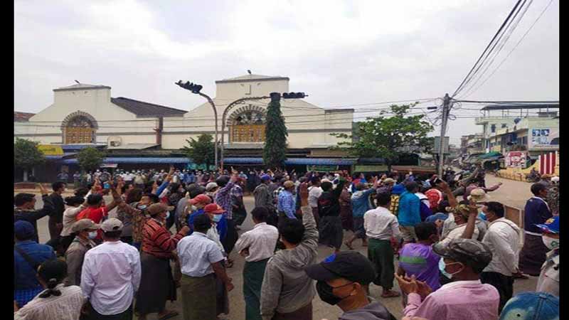 စစ်အာဏာရှင်စနစ်အလိုမရှိကြောင်း ပေါင်းတည်မြို့တွင် ဆန္ဒပြ