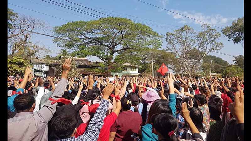 စစ်အာဏာရှင်အလိုမရှိကြောင်း ကျောက်ပန်းတောင်း ပြည်သူ ၅၀၀၀ ခန့် ဆန္ဒပြ