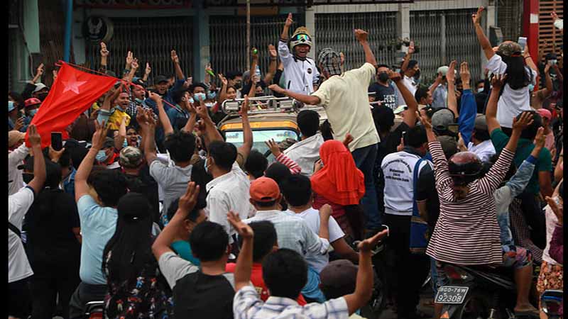 ပြည်မြို့  ညနေ ၄ နာရီ ဆန္ဒပြပွဲ မြင်ကွင်း
