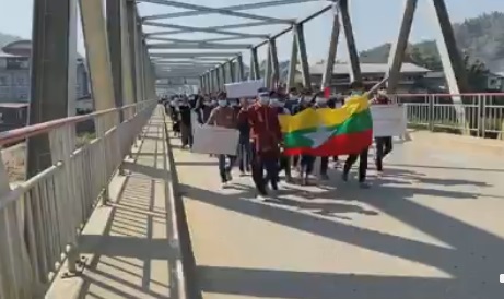 အာဏာရှင်စနစ်ကျဆုံးရေး ဖားကန့်ပြည်သူထောင်ချီဆန္ဒပြ