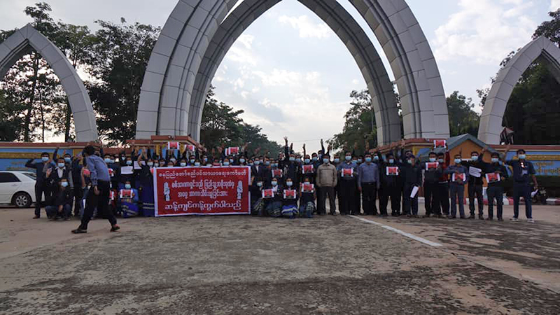 စစ်အာဏာရှင်စနစ်ကျဆုံးရေး နေပြည်တော်စည်ပင်ဝန်ထမ်းအချို့ ဆန္ဒပြ