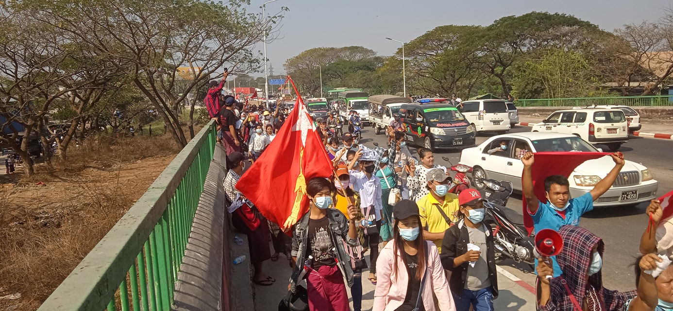 စစ်အာဏာရှင်အလိုမရှိကြောင်း လှိုင်သာယာမြို့နယ်လုံးကျွတ် ဆန္ဒပြ