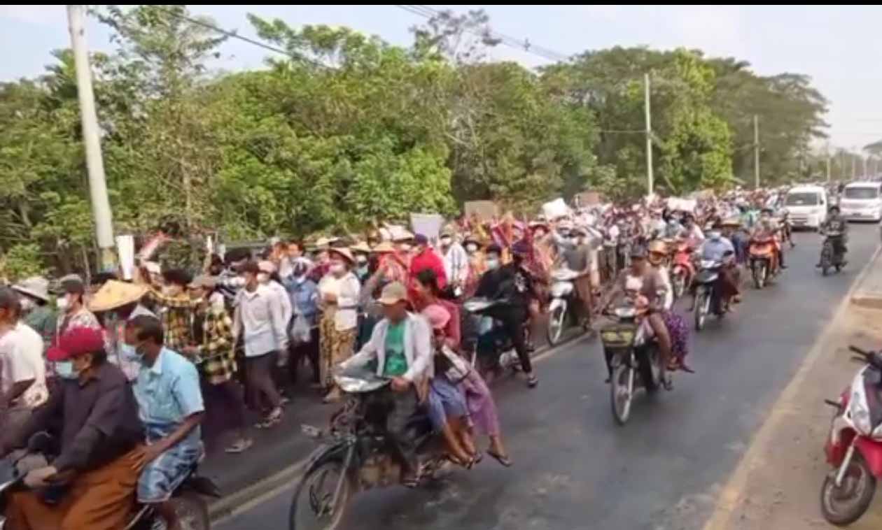 စစ်အာဏာရှင်အလိုမရှိကြောင်း ဥက္ကံမြို့တွင် အင်အား ၂၀၀၀ ခန့် ဆန္ဒပြ