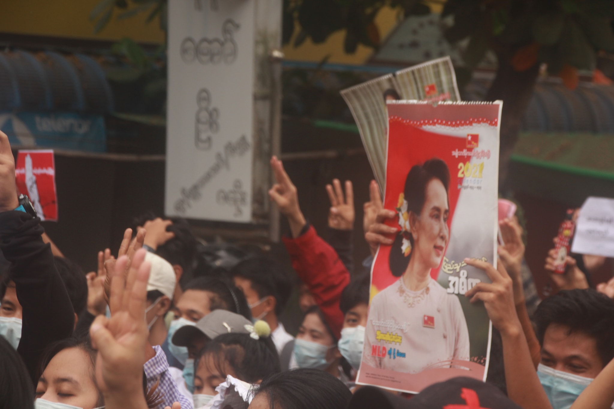 စစ်အာဏာရှင်အလိုမရှိကြောင်း ဘားအံမြို့တွင် လူထု အင်အားသိန်းချီ ဆန္ဒပြ