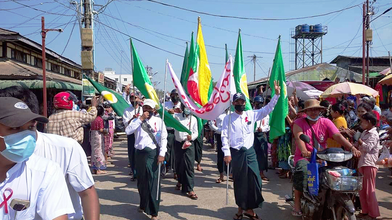 မအူပင်၊ ပန်းတနော်၊ ကျုံမငေးတွင် ပြည်သူနှင့်အတူ ပညာရေးဝန်ထမ်းများ ပါဝင်ဆန္ဒပြ