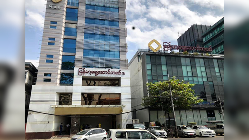 အာဏာဖီဆန်ရေးလှုပ်ရှားမှုတွင် ဘဏ်ဝန်ထမ်းများပါလာသဖြင့် ပုဂ္ဂလိကဘဏ်ခွဲများ ပိတ်ထား