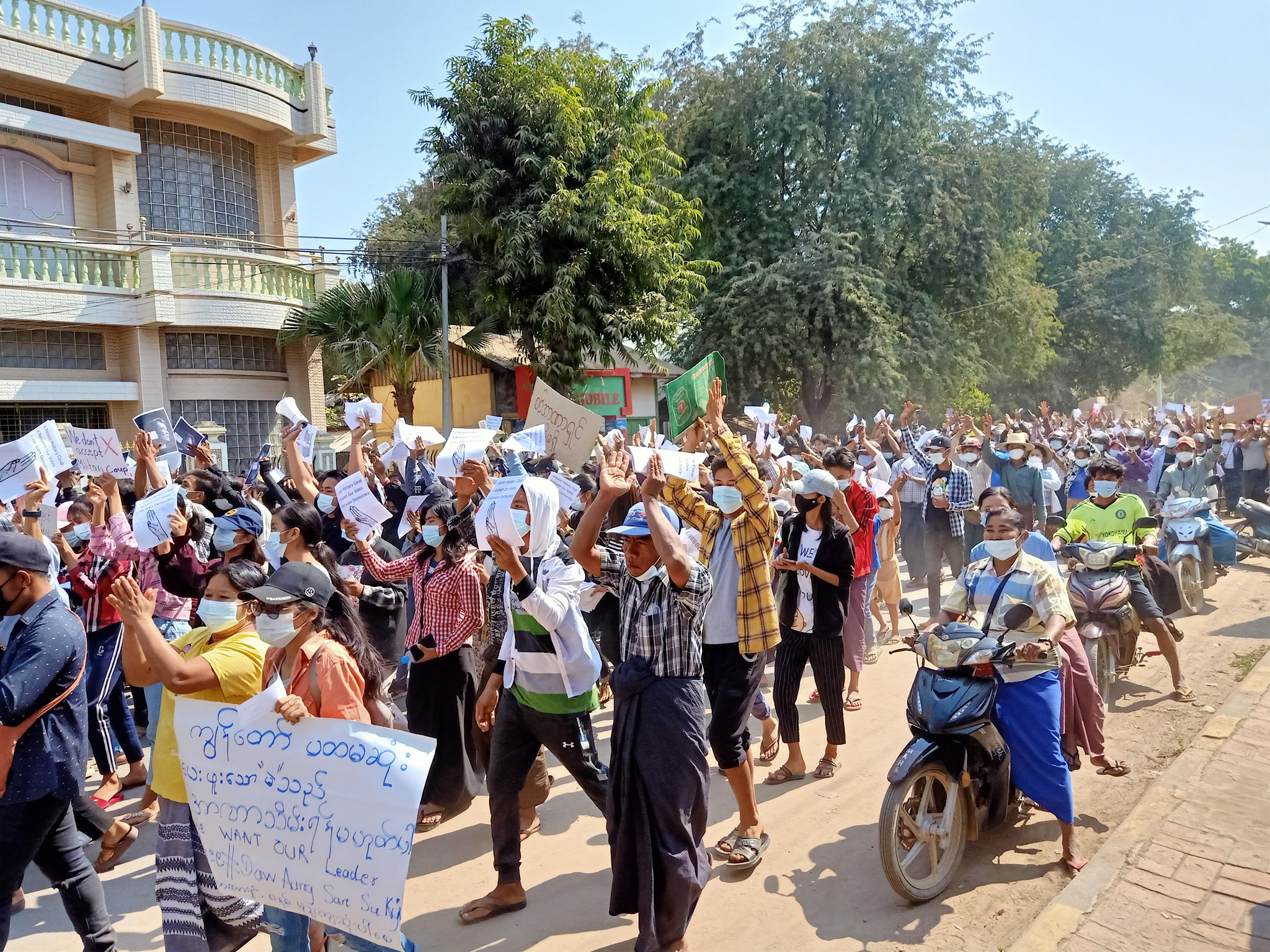 စစ်အာဏာရှင်ဆန့်ကျင်ရေး ရေစကြို ဆန္ဒထုတ်ဖော်ပွဲ လူအင်အား သိန်းချီပါဝင်လာ
