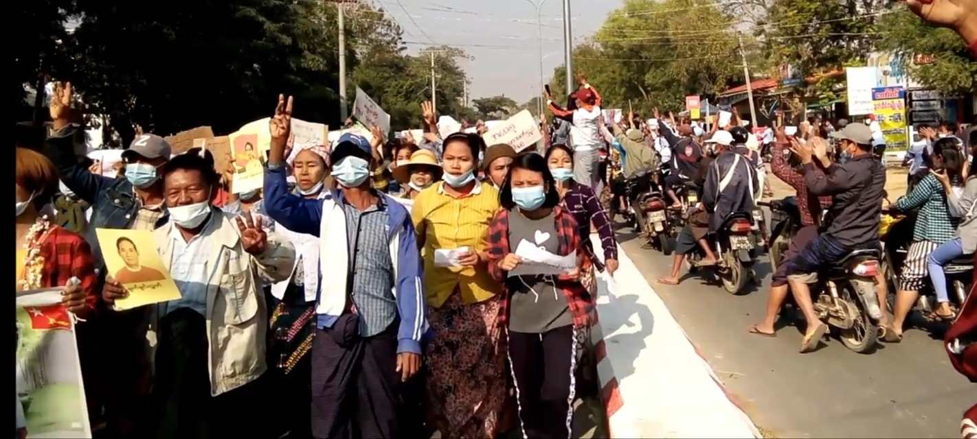 မိတ္ထီလာတွင် စစ်အာဏာရှင်ဆန့်ကျင်ရေး လူအင်အားသိန်းချီဆန္ဒပြ