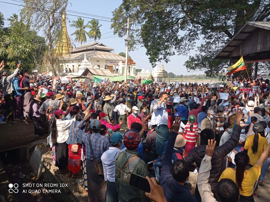 စစ်အာဏာရှင်ဆန့်ကျင်ရေး မင်းကင်းပြည်သူ သောင်းချီ ဆန္ဒပြ