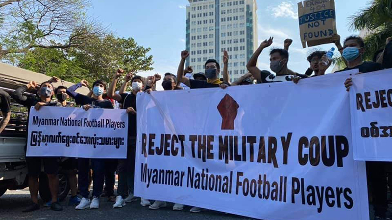 စစ်အာဏာသိမ်းမှုကို မြန်မာ့လက်ရွေးစင်ဘောလုံးသမားများ ကန့်ကွက်ဆန္ဒပြ