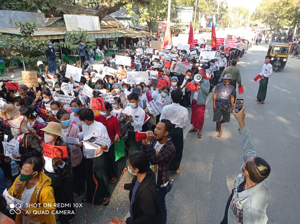 ချောက်ရေနံမြေလုပ်သားသပိတ် အင်အားသိန်းချီ ပါဝင်ပူးပေါင်းလာ