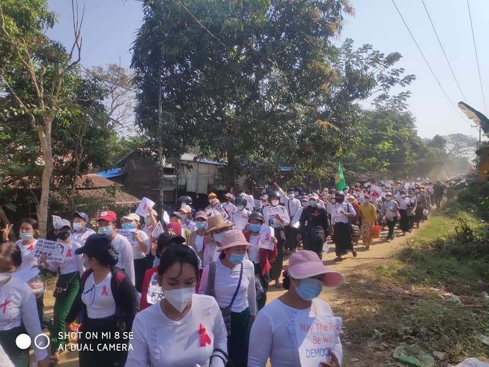 ပန်းတနော်မြို့ ဆန္ဒပြပွဲ ဆရာ ဆရာမများ ပါဝင်လာ၊ ထွေအုပ်ဝန်ထမ်းများ CDM လှုပ်ရှားမှုတွင် ပူးပေါင်း