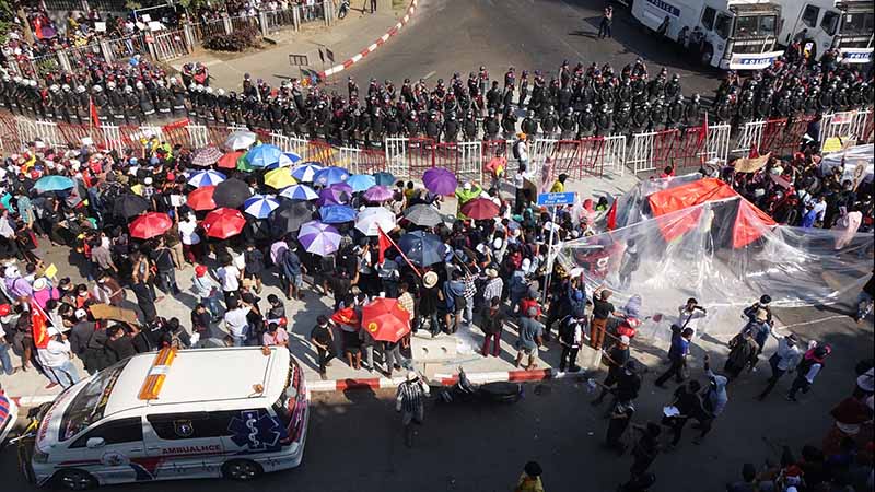 ညနေ ၃ နာရီ လှည်းတန်းလမ်းဆုံမြင်ကွင်း