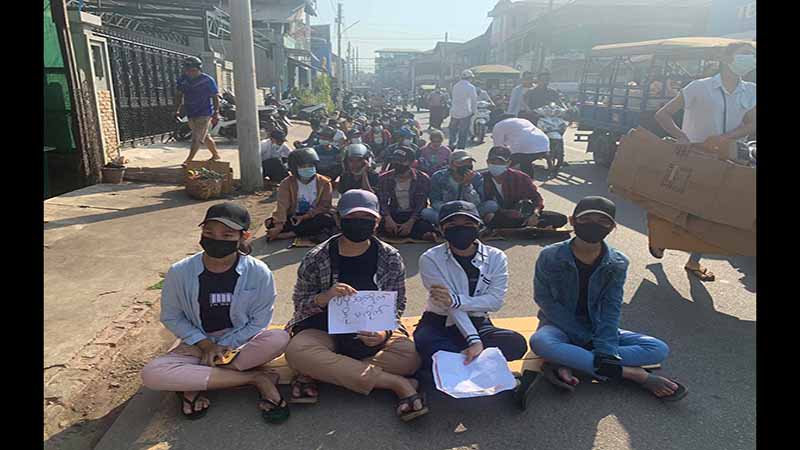 စစ်အာဏာရှင်အလိုမရှိကြောင်း ထားဝယ်မြို့ဆန္ဒပြပွဲ ထိုင်သပိတ်ပုံစံဖြင့် စတင်