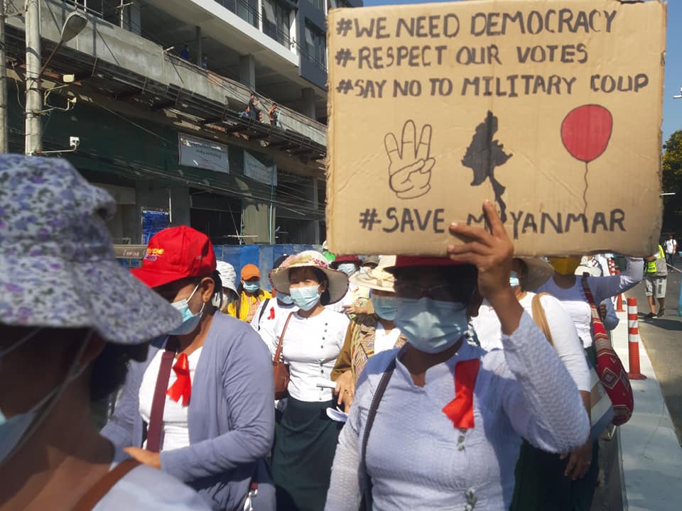 အောက်ကြည့်မြင်တိုင်လမ်း ဆန္ဒပြပွဲ မြင်ကွင်းများ (၁၀ နာရီ ၅ မိနစ်)