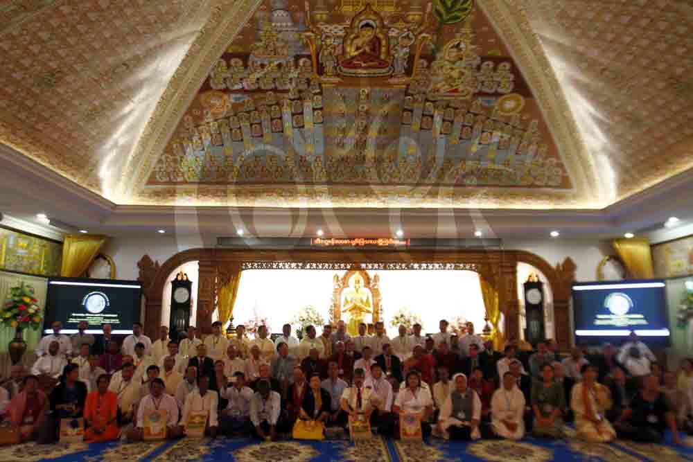 ကမာၻ့ဘာသာေပါင္းစုံ နွီးေနွာဖလွယ္ပြဲ က်င္းပ