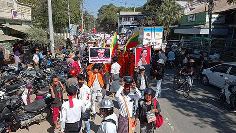 ချောက်ရေနံမြေသပိတ်တွင် အမှတ် ၂ ရေနံချက်စက်ရုံ ဝန်ထမ်းများပါဝင်လာ