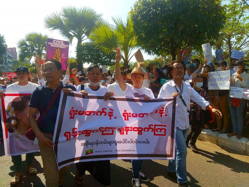 စစ်အာဏာရှင်ဆန့်ကျင်ရေး လူထုလှုပ်ရှားမှုတွင် ရုပ်ရှင်အနုပညာရှင်များ ပူးပေါင်းပါဝင်ဆန္ဒပြ