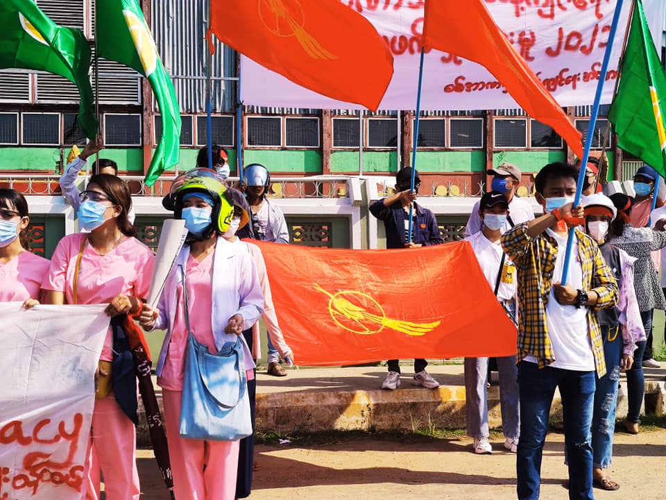 မြိတ်မြို့က စစ်အာဏာရှင်ဆန့်ကျင်ရေး ဆန္ဒပြပွဲကို ရဲတပ်ဖွဲ့က စတင်တားဆီး