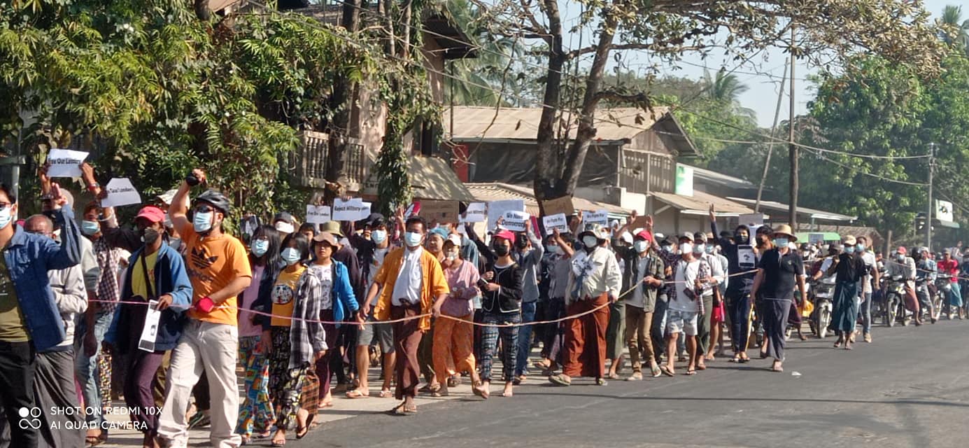 ဥက္ကံမြို့ စစ်အာဏာရှင်စနစ်ဆန့်ကျင်ရေးဆန္ဒပြပွဲတွင် ဝန်ထမ်းများပါဝင်လာ