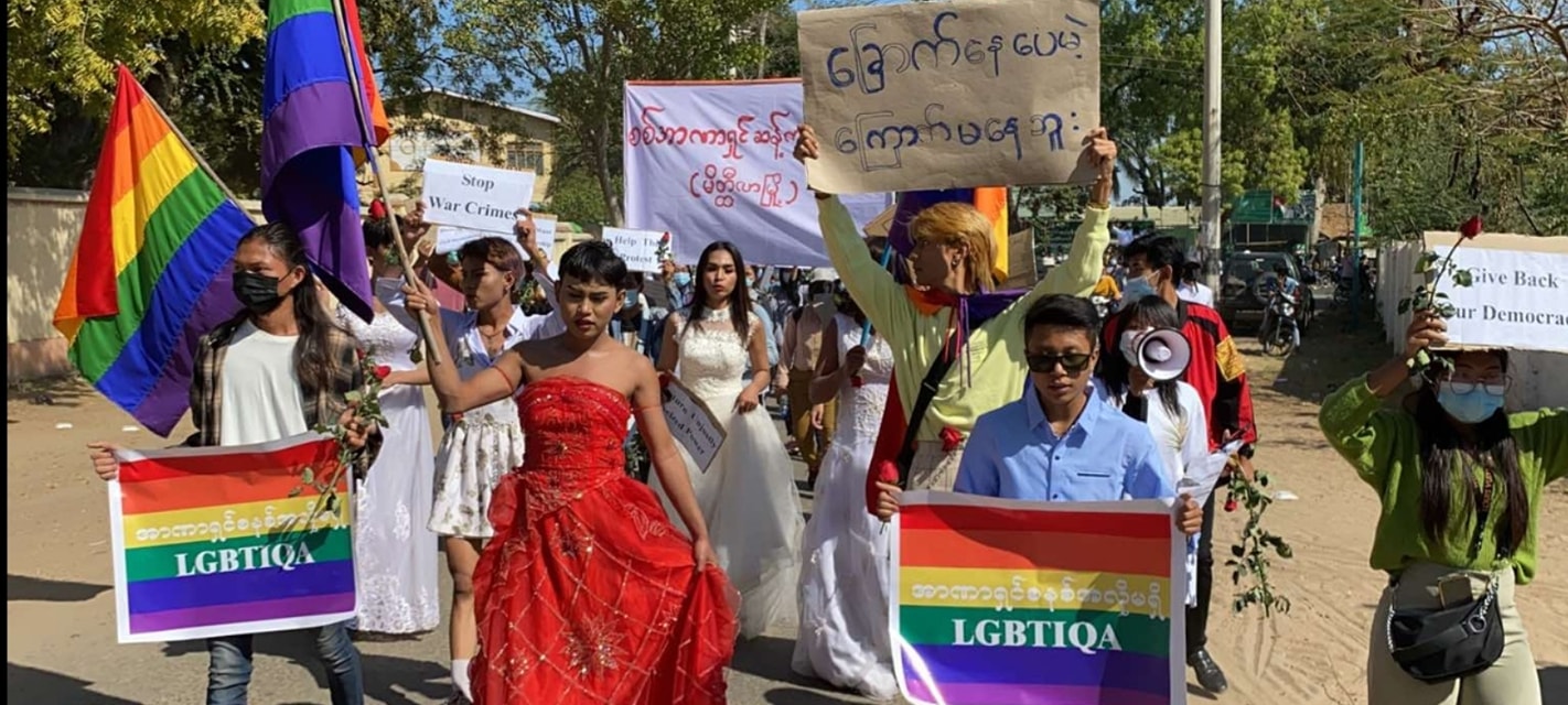 “ခြောက်နေပေမယ့် ကြောက်မနေဘူး” စာသားဖြင့် LGBT အဖွဲ့များက စစ်အစိုးရကိုဆန္ဒပြ