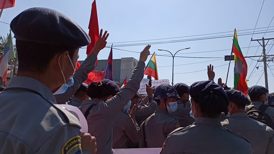 လူထုနှင့်အတူ ပူးပေါင်းဆန္ဒပြခဲ့သည့် လွိုင်ကော်ရဲတပ်ဖွဲ့ဝင်များကို လိုက်လံဖမ်းဆီး