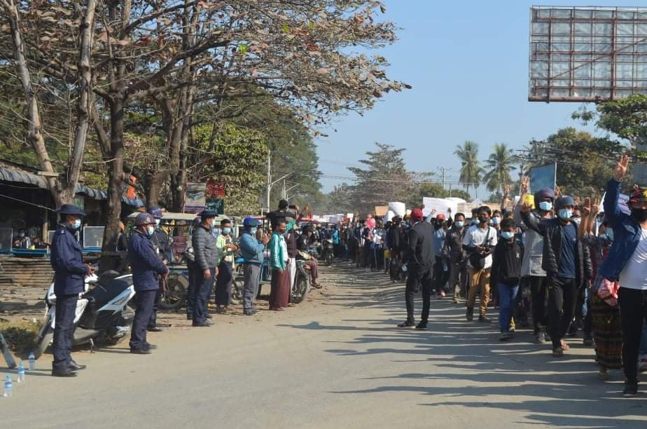 ကလေးမြို့က စစ်အာဏာသိမ်းမှုဆန့်ကျင်ဆန္ဒပြပွဲ လူထု ၁ သိန်းကျော်ပါဝင်