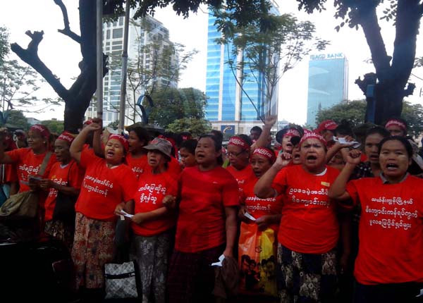 ေျမယာျပန္ရေရး မိေက်ာင္းကန္ ေဒသခံမ်ား ဆနၵျပ (ဓာတ္ပုံ)