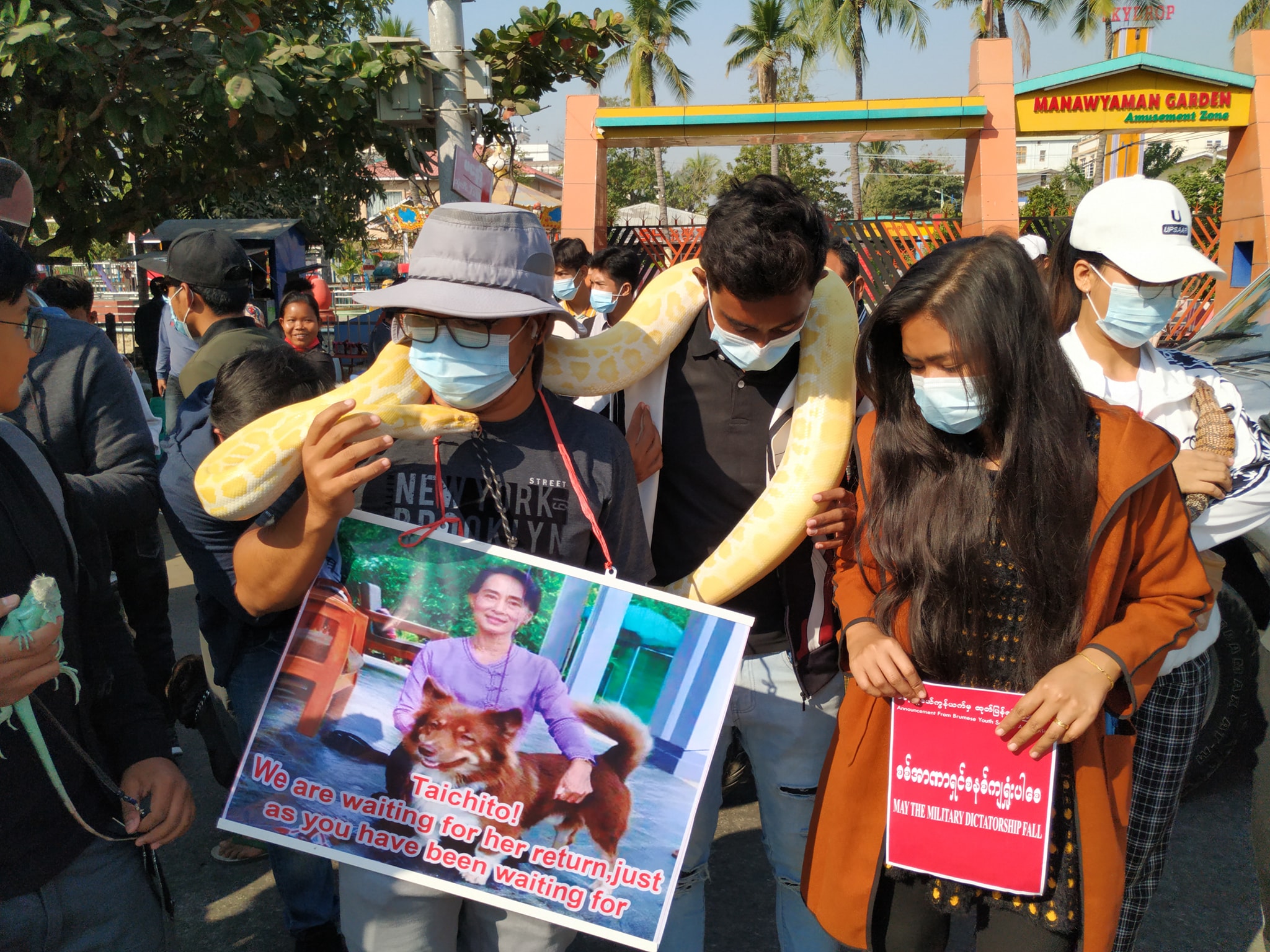 မန္တလေးက တိရစ္ဆာန်ချစ်သူများ စစ်အာဏာရှင်ကို ဆန့်ကျင်ဆန္ဒပြ