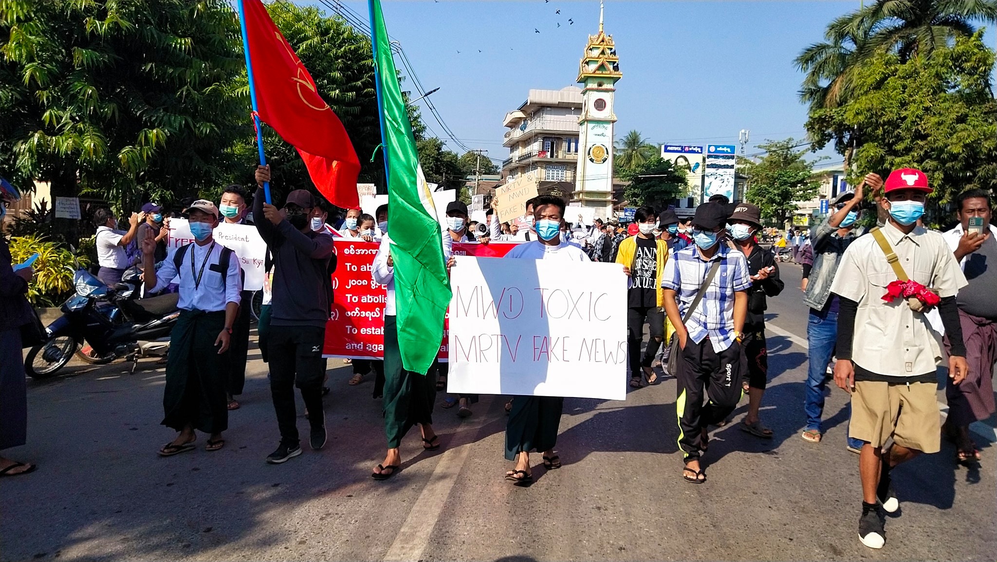 စစ်အာဏာရှင်စနစ်ဆန့်ကျင်ရေး ဘားအံဆန္ဒပြပွဲ အင်အားသိန်းချီပါဝင်