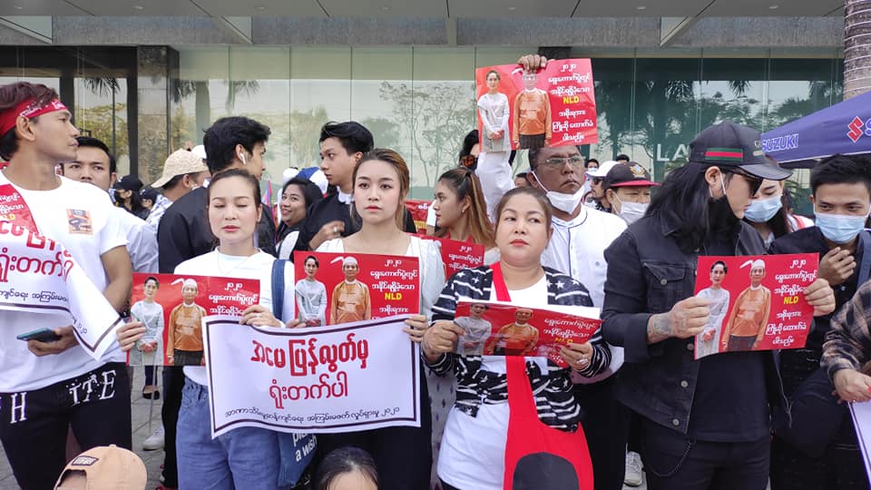 စစ်အာဏာသိမ်းမှုဆန့်ကျင်ရေးလှုပ်ရှားမှုတွင် ရုပ်ရှင်အနုပညာရှင်များပါဝင်လာ