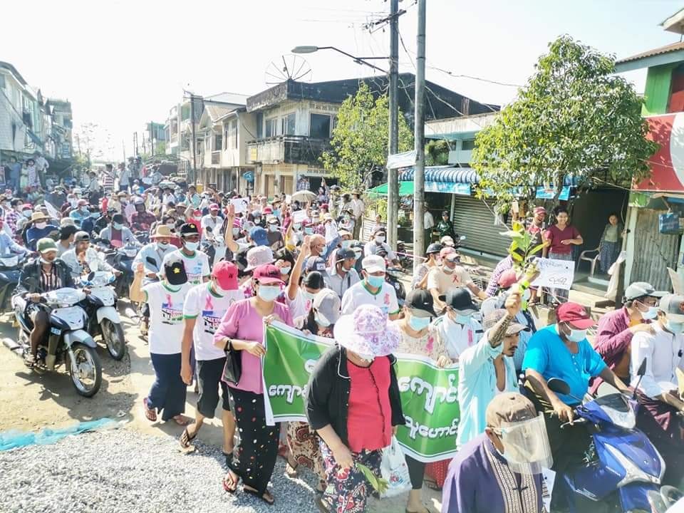 လပွတ္တာ၊ မော်ကျွန်းနှင့် မအူပင်တွင် စစ်အာဏာရှင်ဆန့်ကျင်ရေး ဝန်ထမ်းနှင့်ပြည်သူ သိန်းချီဆန္ဒပြ