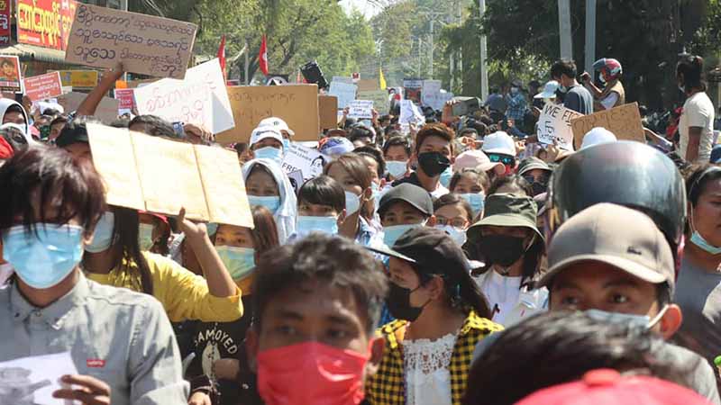 မုံရွာမြို့တွင် ၆ ရက်မြောက် အထွေထွေသပိတ်နှင့်အတူ ဆန်ကောတော်လှန်ရေးစတင်