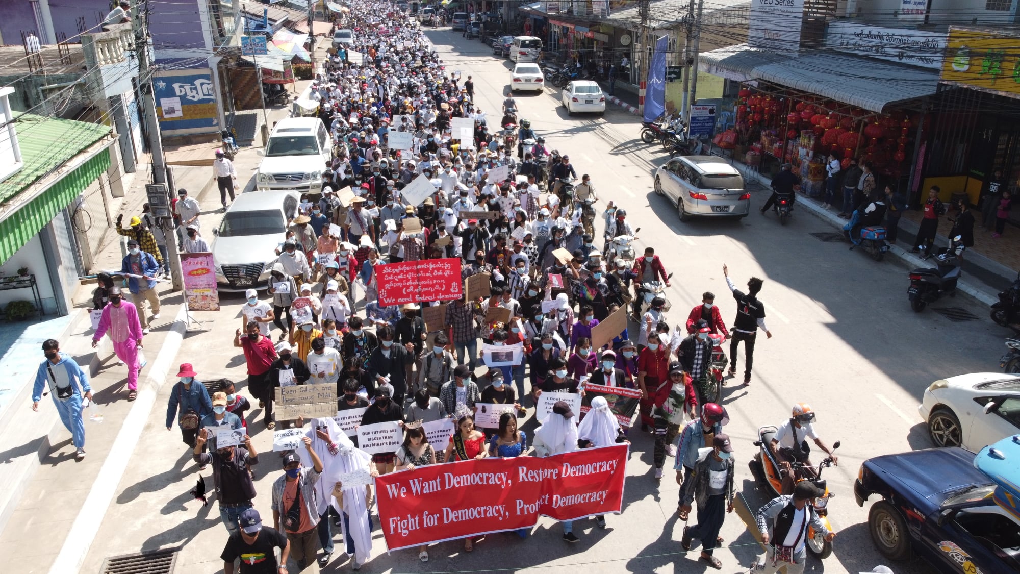 တာချီလိတ် ဆန္ဒထုတ်ဖော်ပွဲမှာ တိုင်းသားများနှင့် ဝန်ထမ်းများ ပူးပေါင်းပါဝင်လာ