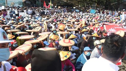 အကြမ်းဖက်မှုကို ထိပ်တိုက်ရင်ဆိုင်မှုမလုပ်ဘဲ ရှောင်ရှားရန် သပိတ်မှောက်ပြည်သူများကို တိုက်တွန်း