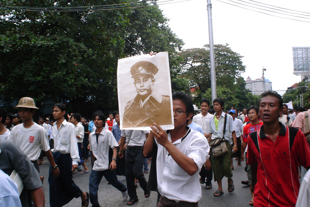 ဗုိလ္ခ်ဳပ္ပုံသုံးျပီး ဆနၵျပရင္ အေရးယူမည့္ပုဒ္မပါသည့္ ဥပေဒၾကမ္း အတည္ျပု