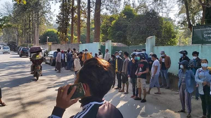 သပိတ်တွင်ပါဝင်သည့် လားရှိုးသစ်တောဝန်ထမ်းများကို ဖမ်းဆီးရန် ဝင်ရောက်စီးနင်း