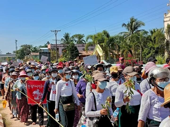 စစ်အာဏာရှင်အလိုမရှိကြောင်း ဒေးဒရဲဆန္ဒပြပွဲ အင်အား ၅ သောင်းကျော်ပါဝင်