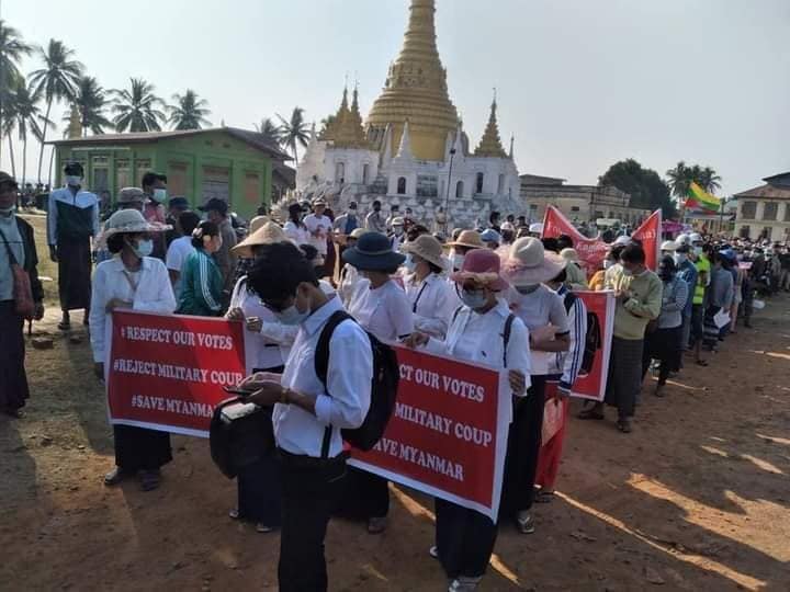 ကသာတွင် အင်အား သိန်းချီ ဆက်လက်ဆန္ဒပြ၊ ကိုယ်စားလှယ်အချို့ တိမ်းရှောင်နေရ
