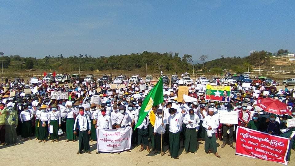 ဗန်းမောက်နှင့် ကောလင်းတွင် စစ်အာဏာရှင်ဆန့်ကျင်ရေး လူထုသောင်းချီပါဝင်ဆန္ဒပြ