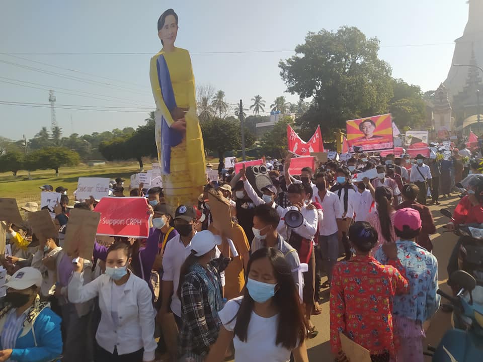 ပဲခူးမြို့က လယ်သမား၊ ဌာနဆိုင်ရာများအပါအဝင် အင်အားသိန်းချီ သပိတ်မြင်ကွင်း
