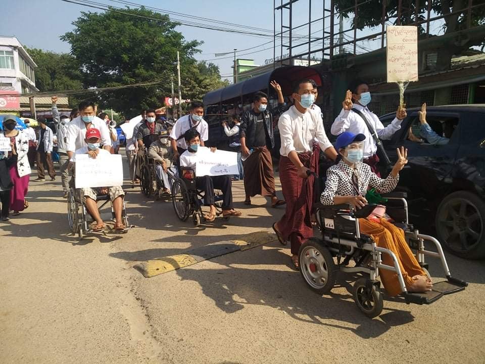 မကွေးမြို့တွင် လူဦးရေ ၃ သိန်းကျော် ဆန္ဒပြ၊ မသန်စွမ်းသူများပါဝင်လာ