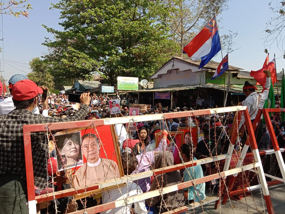 ဖမ်းဆီးထိန်းသိမ်းထားသည့် မဲဇလီကုန်း ဆရာဝန်ကို ပြန်လွှတ်ပေးရန် ဆက်လက်ဆန္ဒပြ