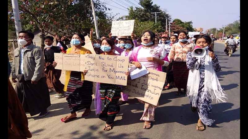 ပုလဲမြို့တွင် အလွှာပေါင်းစုံပါဝင်သည့် သပိတ်စစ်ကြောင်းများ ပိုမိုအားကောင်းလာ