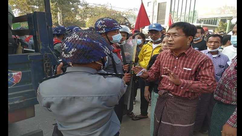 ဖမ်းဆီးထားသည့် မကွေးဆန္ဒပြပွဲ ဦးဆောင်သူ ဦးနေမျိုးကျော်ကို ပြန်လွှတ်ပေးရန်တောင်းဆို