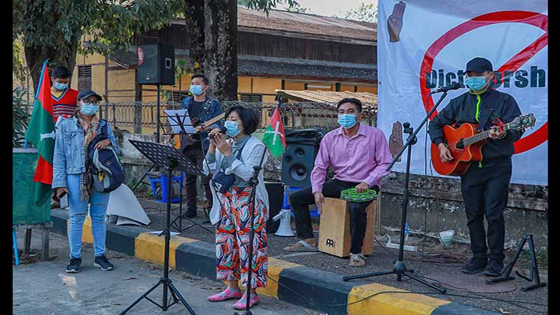 မြစ်ကြီးနားမြို့တွင် အာဏာသိမ်းစစ်အစိုးရအား ပုံစံမျိုးစုံဖြင့် ဆန့်ကျင်ဆန္ဒပြ