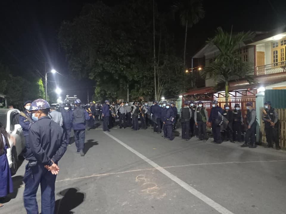 မြစ်ကြီးနားမြို့ မီးစက်ဝင်းကို ည ၁၂ နာရီကျော်အထိ စစ်တပ်က ဝိုင်းထား