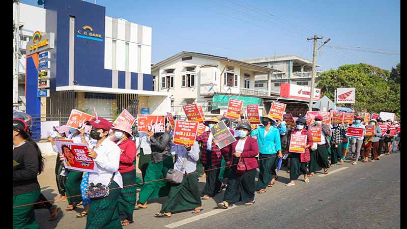ဖြူး၊ ကျောက်တံခါးနှင့်  ပဲနွယ်ကုန်းတွင် ပြည်သူများက စစ်အာဏာရှင်ကို ဆန့်ကျင်ဆန္ဒပြ