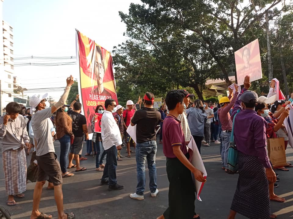 အန်အယ်လ်ဒီ ရုံးချုပ်ကို ရဲနှင့်စစ်တပ်က ဝန်းရံပိတ်ဆို့ပြီးနောက် ပြန်လည်ထွက်သွား